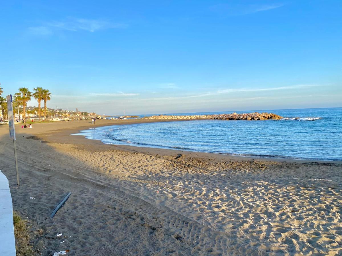 Malaga Beach And Sun ภายนอก รูปภาพ